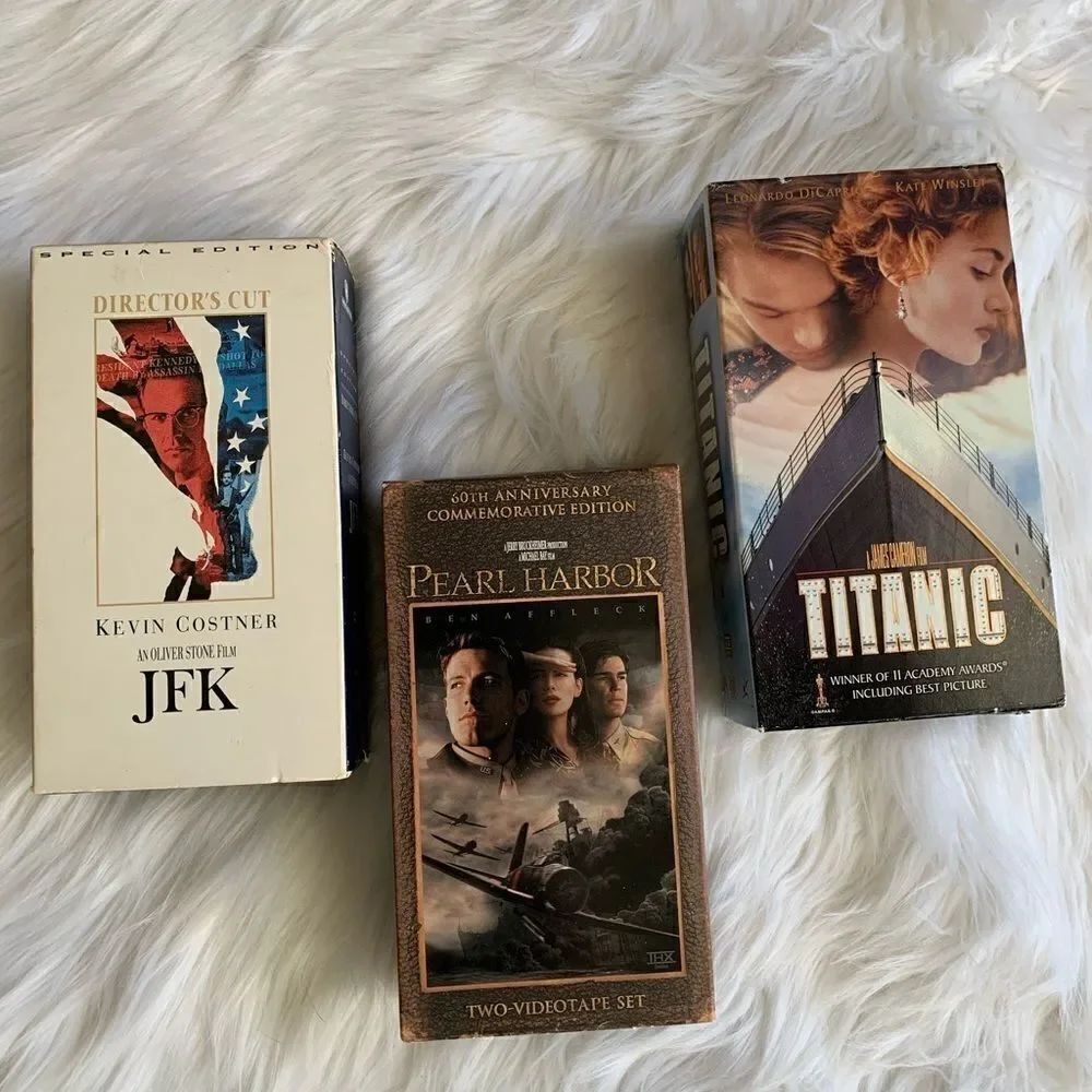 VHS Bundle JFK, Pearl Harbor, Titantic